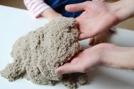 Kinetický písek přírodní NaturSand + nafukovací pískoviště - 5kg 