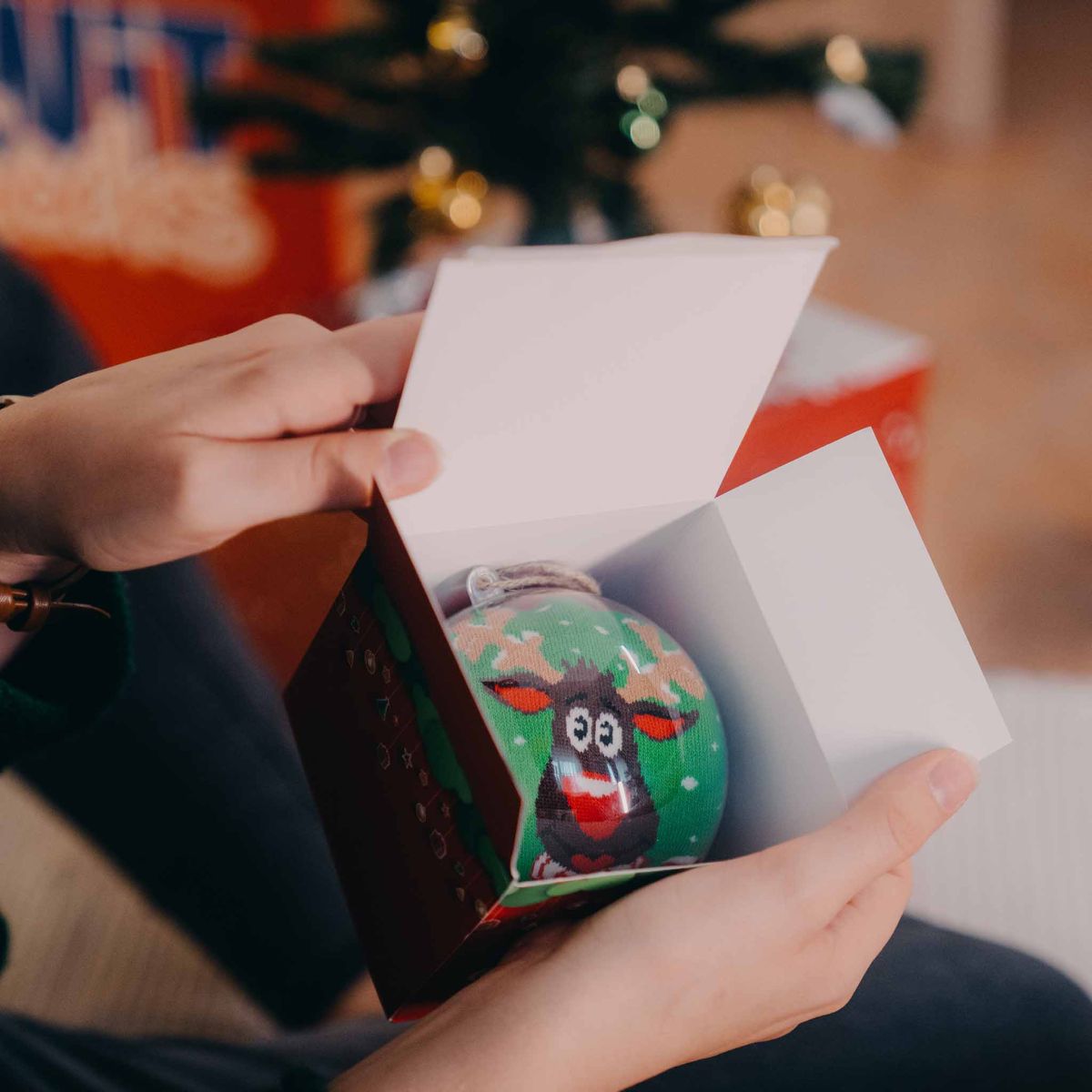 Șosete termice - Ren 2 + bile de Crăciun + O cutie cadou