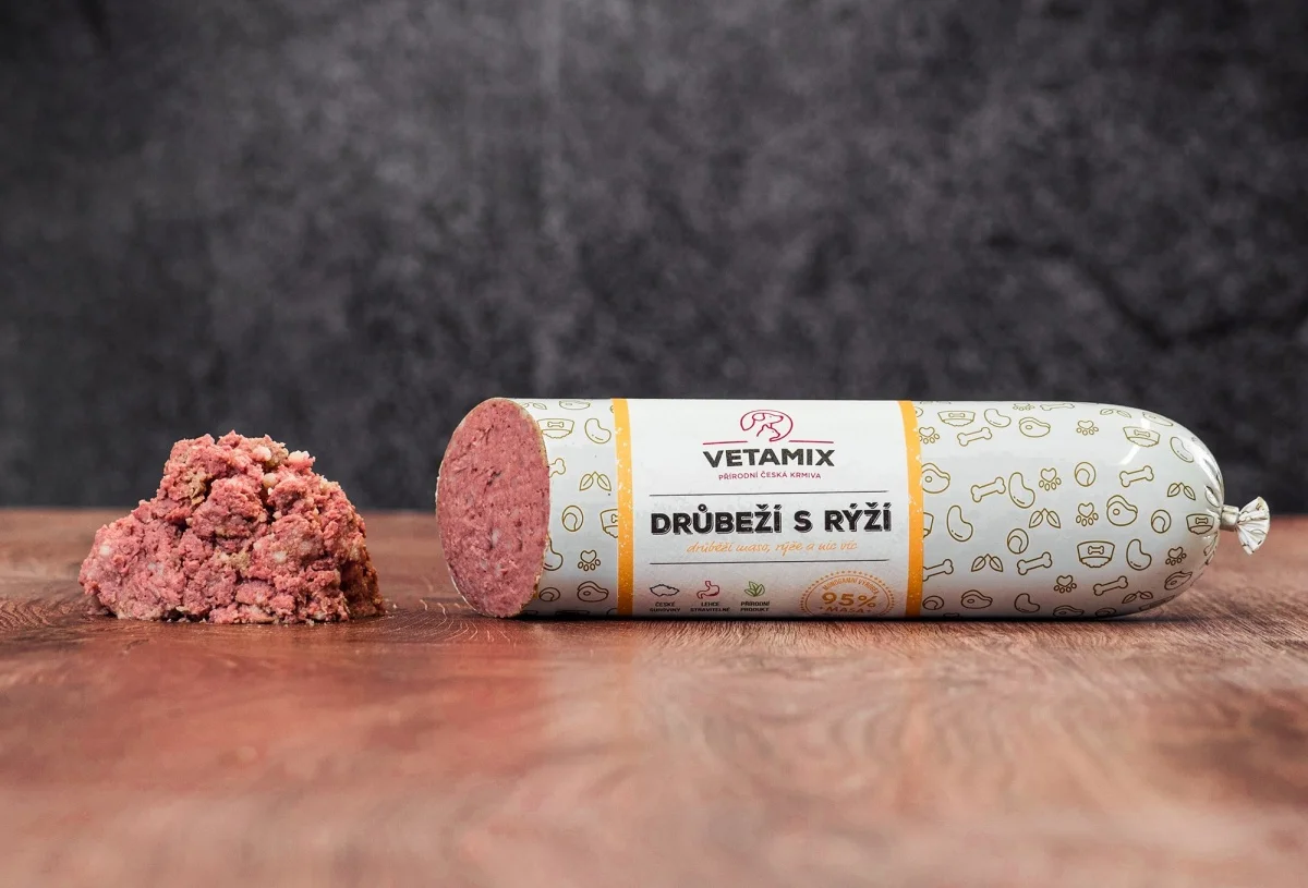 Vetamix Barf salámek drůbeží s rýží pro kočky i psy