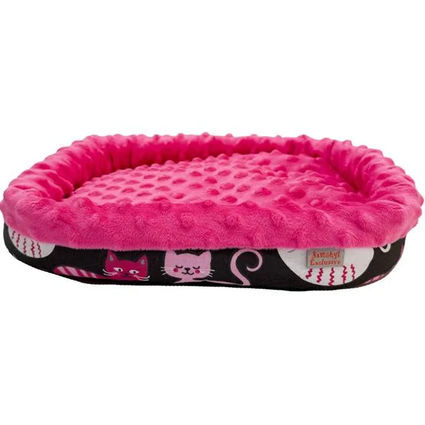 Samohýl Exclusive Pelech dr.savec ovál M, kočky na černé, růžová minky 30x25cm