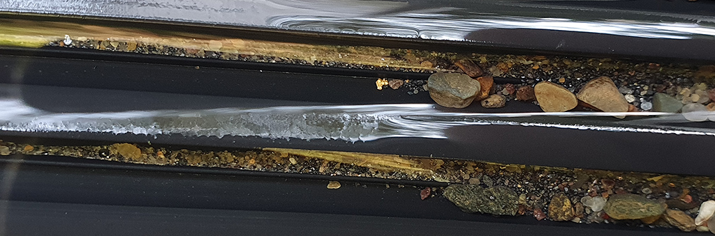 zlato ve šlichu na gumě goldenshark