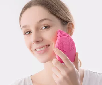 Nabíjacia masážna čistiaca kefka na tvár - InnovaGoods