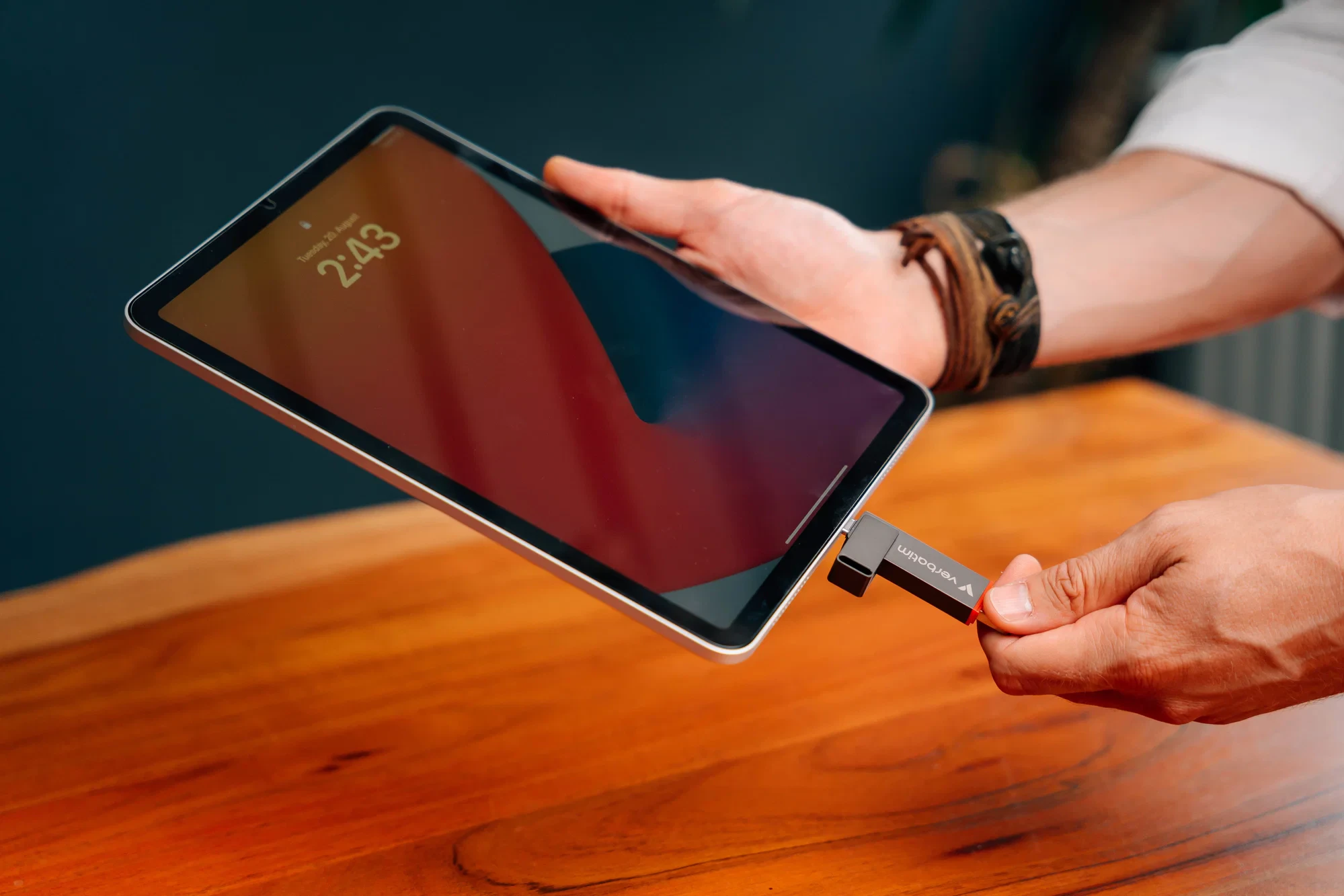 Použití USB flash disku s počítačem telefonem a televizí