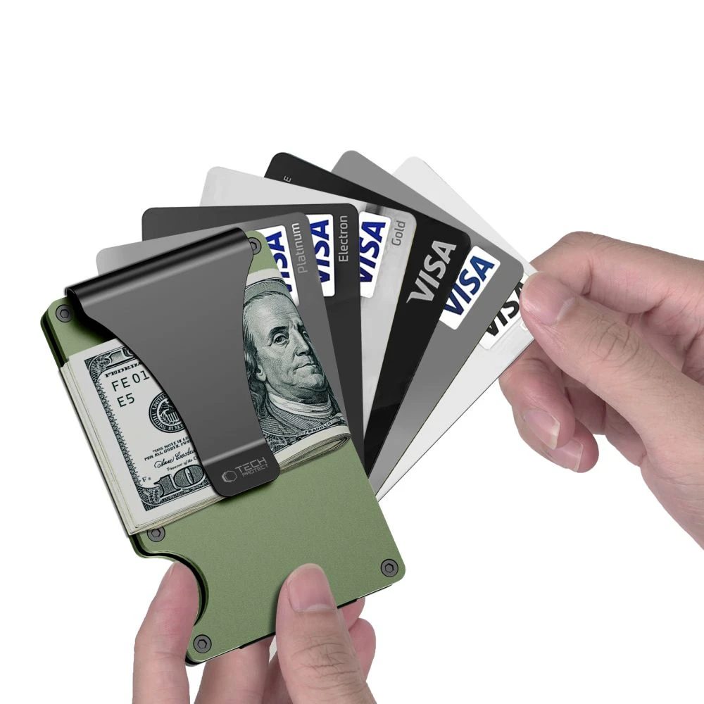 Uspořádání platebních a přístupových karet v RFID peněžence Detail uspořádání karet v RFID peněžence