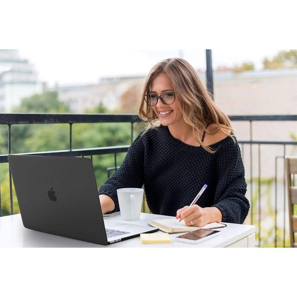 Obaly a kryty pro ochranu MacBook Air i MacBook Pro. Ochranné obaly, pouzdra a kryty pro MacBook